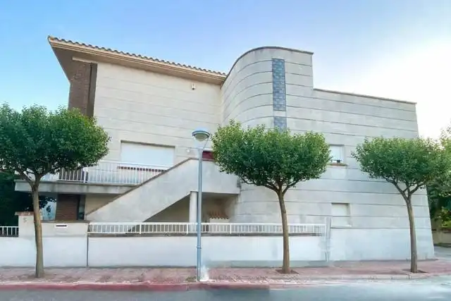 House with terrace for sale in Santa Bàrbara