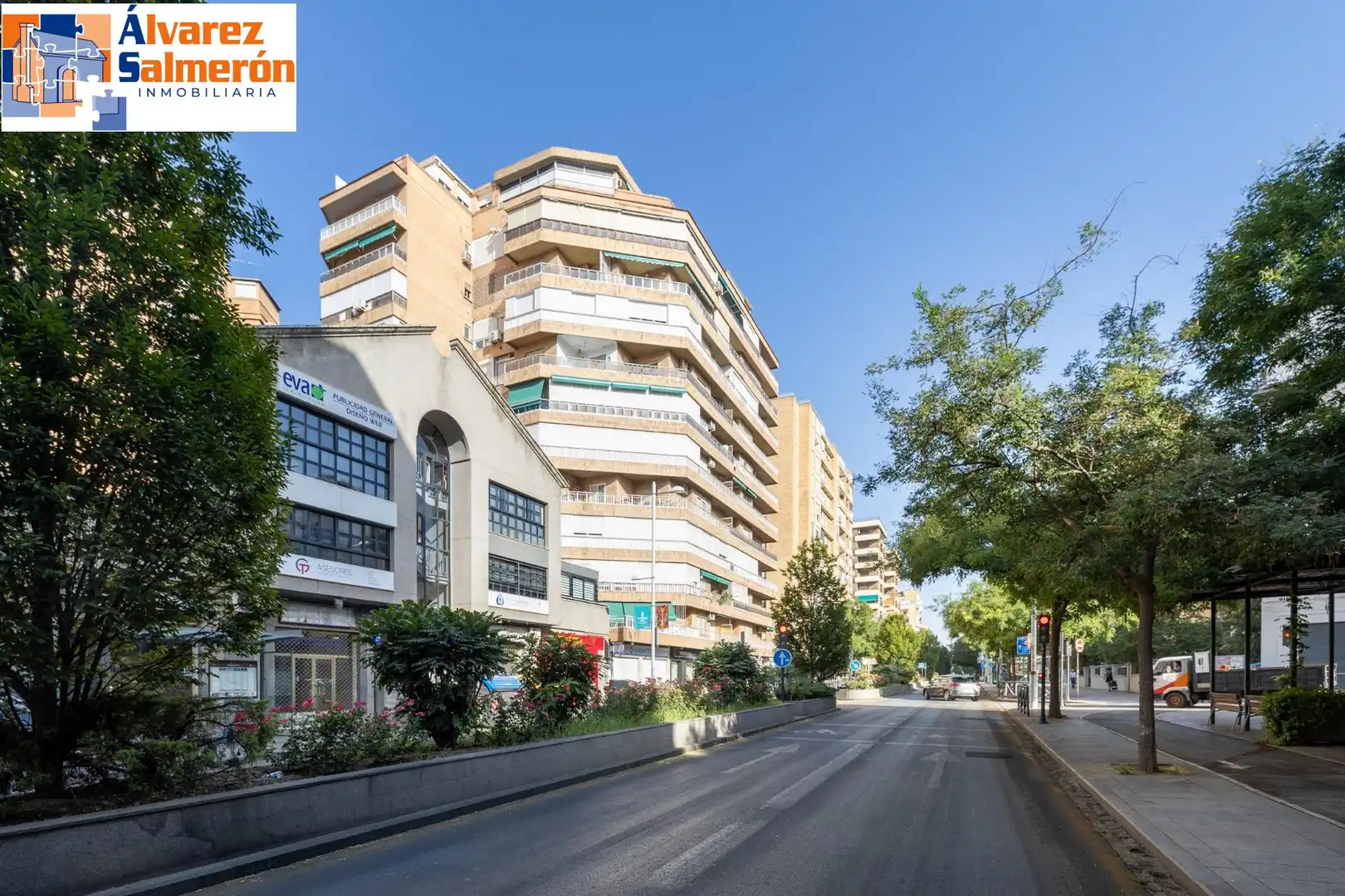 Außenansicht von Wohnung zur Miete in Granada mit Heizung, Terrasse und Möbliert