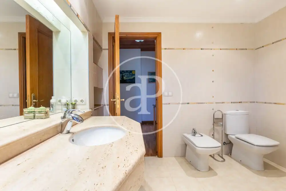 Baño de Casa o chalet en venta en Paterna con Aire acondicionado, Calefacción y Jardín privado