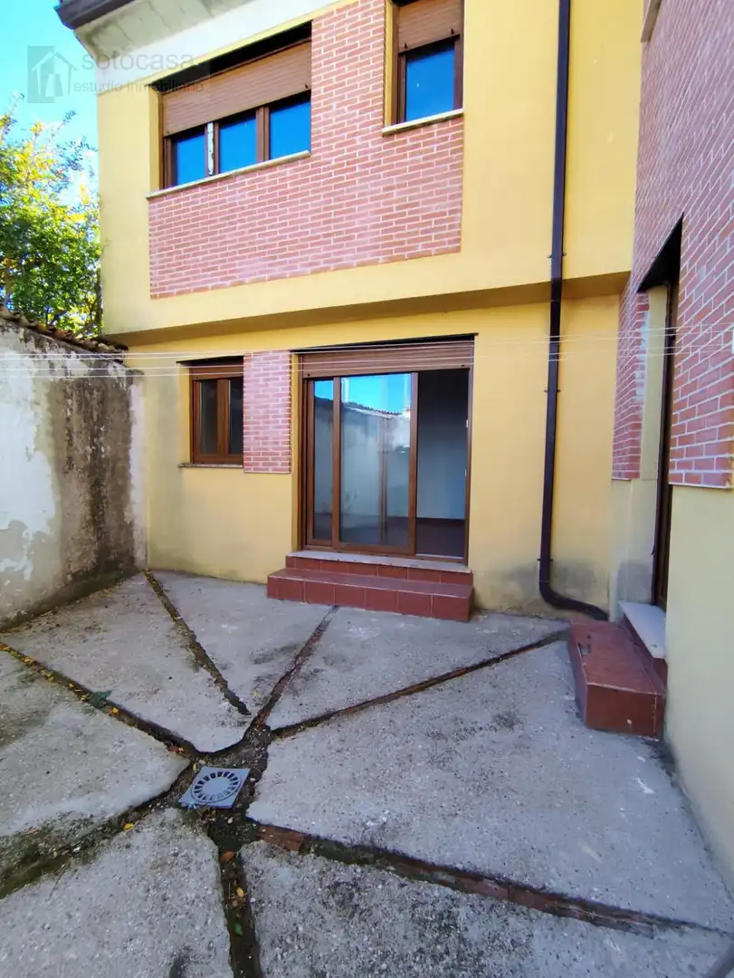 Vista exterior de Casa adosada en venda en Corcos amb Calefacció
