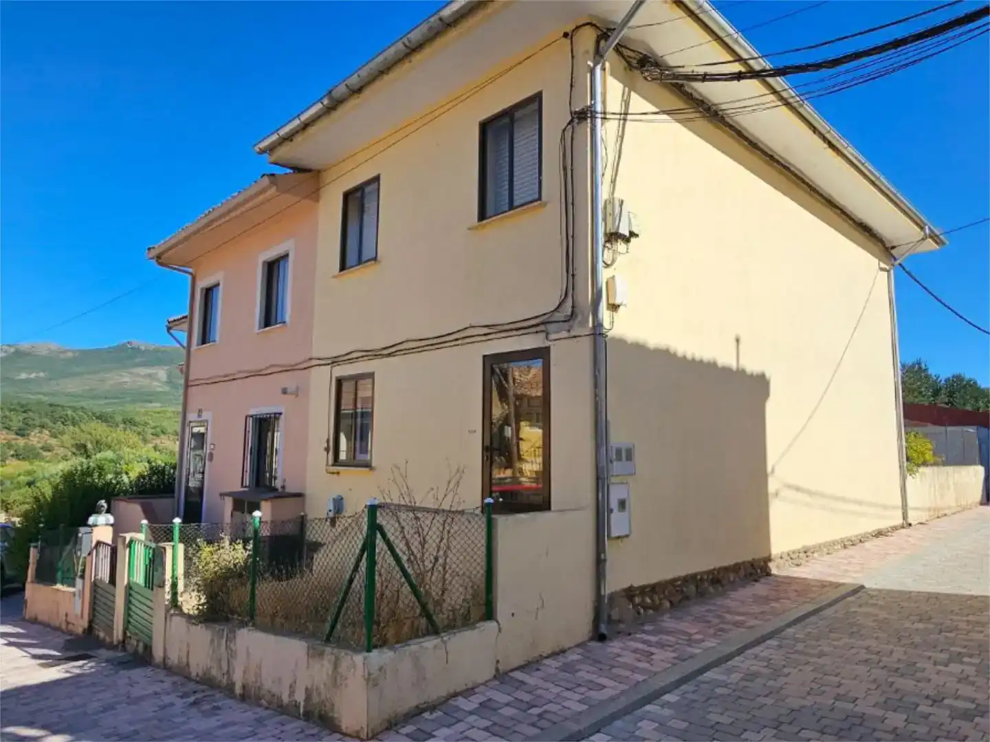 Vista exterior de Pis en venda en Riaza amb Balcó