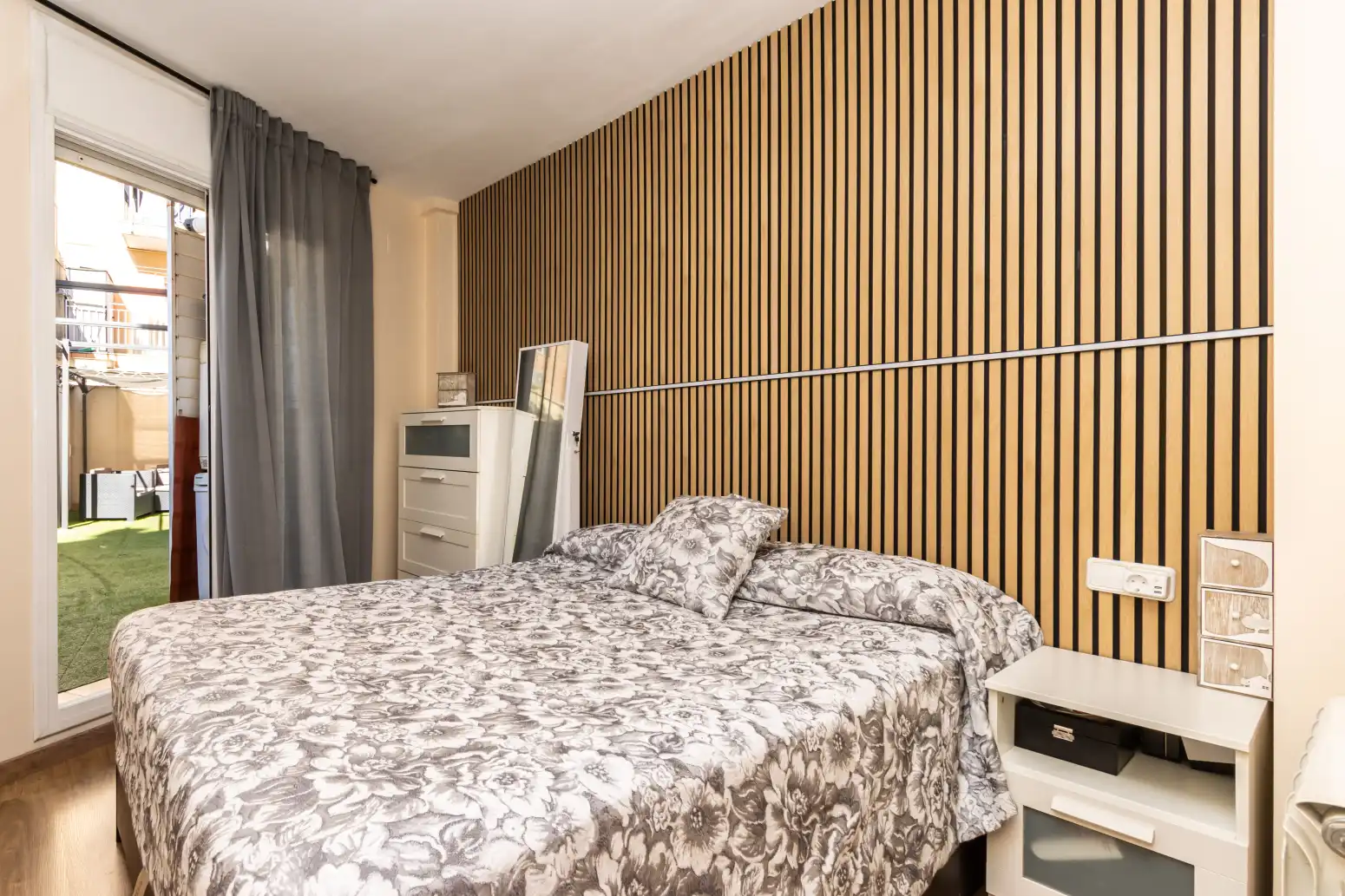 Bedroom of Flat for sale in Terrassa  with Air Conditioner, Heating and Parquet flooring