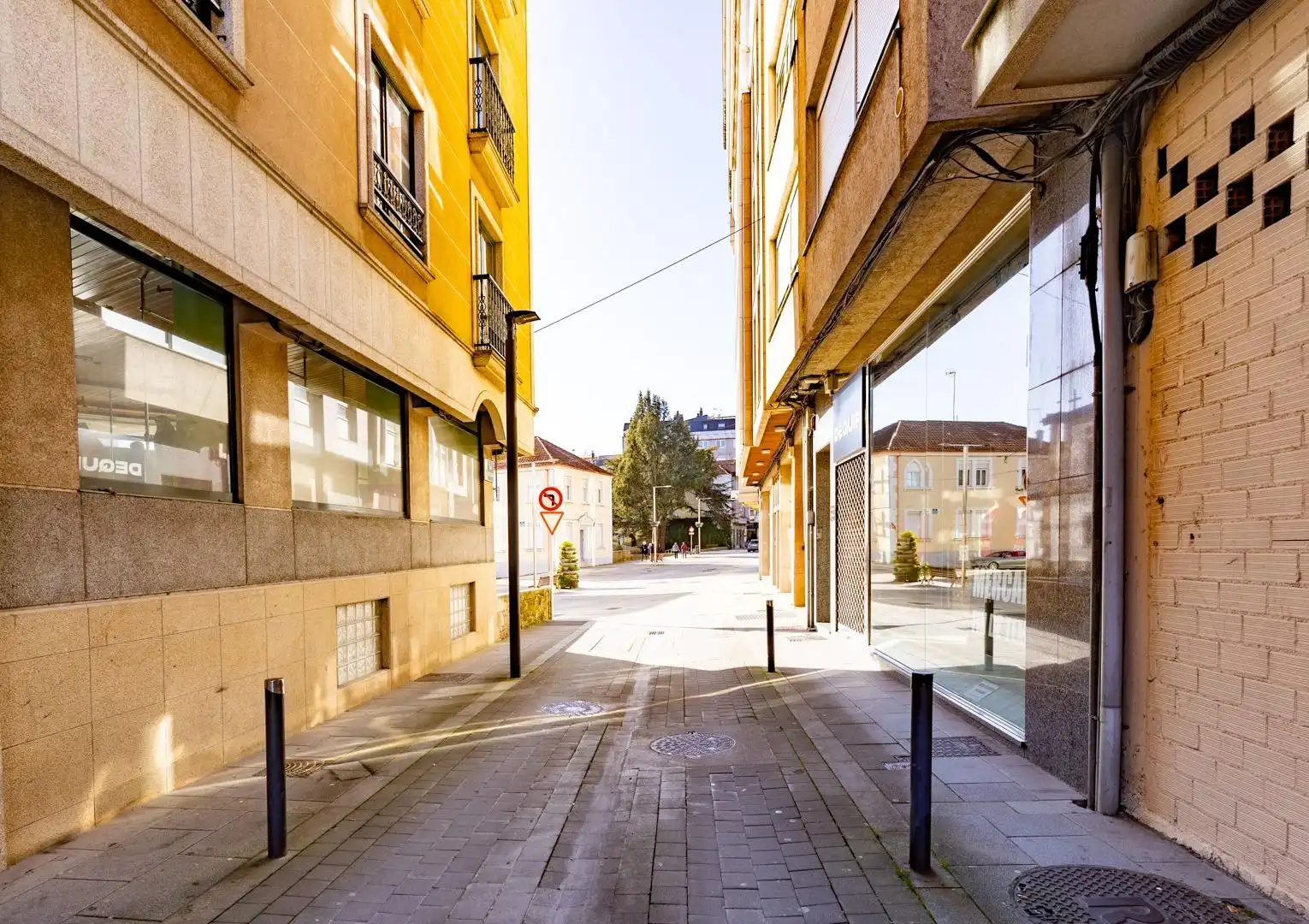 Außenansicht von Geschaftsraum zum Verkauf in Carballo