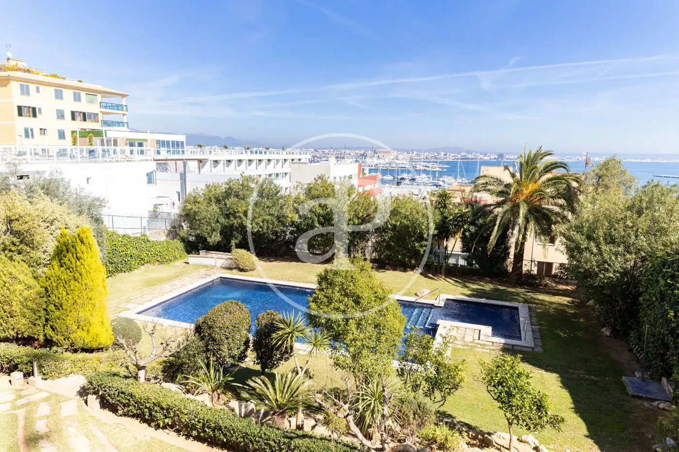 Piscina de Piso en venta en  Palma de Mallorca con Aire acondicionado, Calefacción y Jardín privado