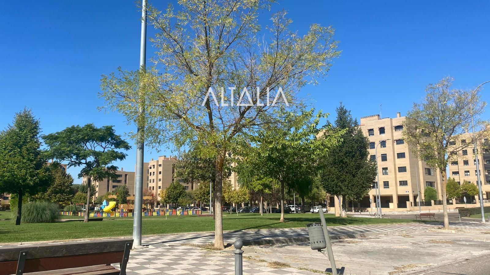 Vista exterior de Pis en venda en Cuenca Capital amb Calefacció, Traster i Piscina