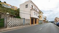 Vista exterior de Casa adosada en venda en Teror amb Balcó