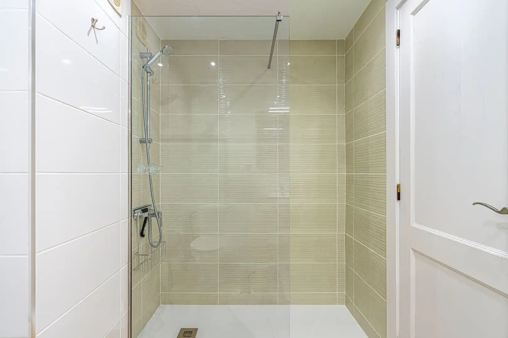 Baño de Piso de alquiler en Arona con Terraza y Amueblado