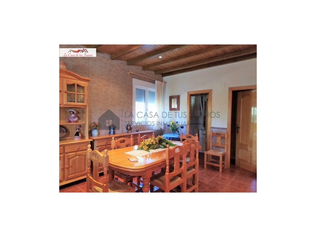Country house for sale in Sax