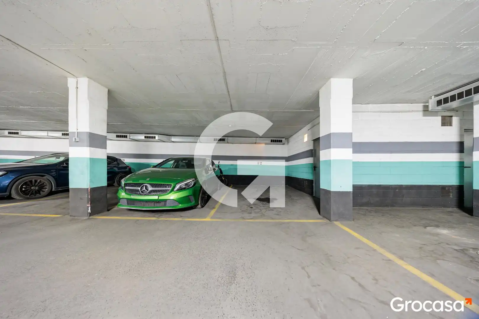 Parking of Ground floor for sale in Terrassa  with Air Conditioner, Heating and Private garden