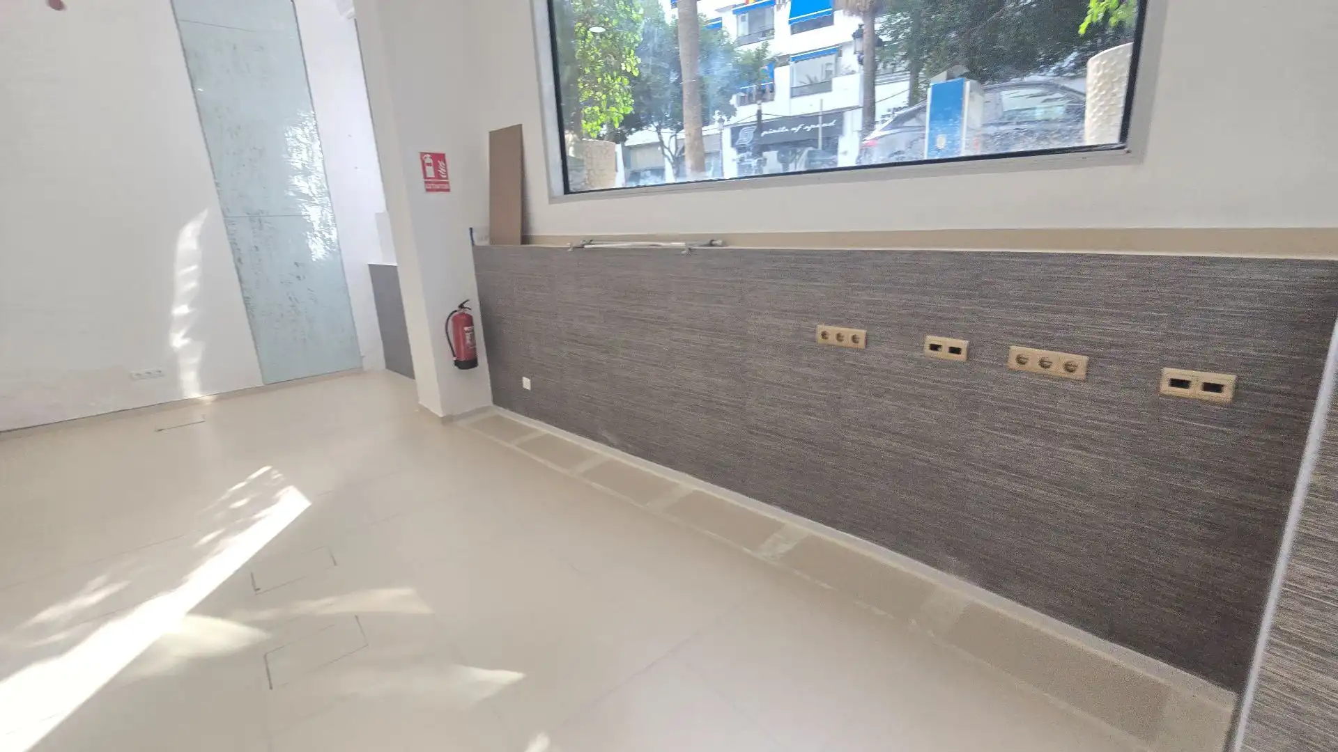 Geschaftsraum zur Miete in Marbella mit Klimaanlage