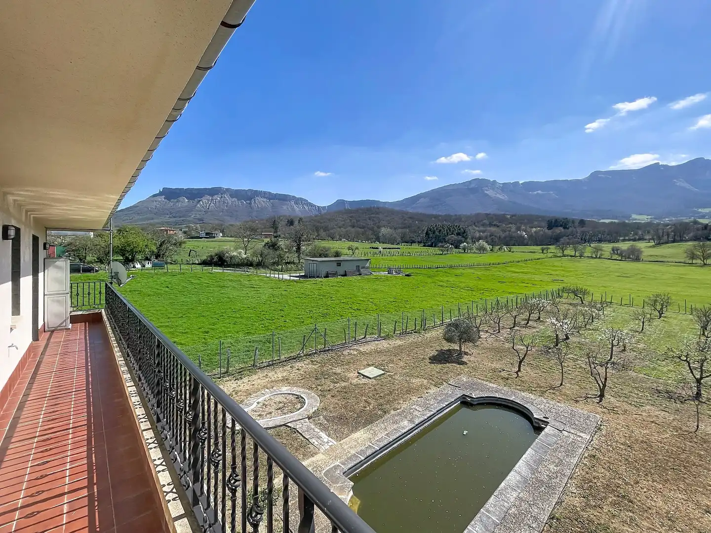 Vista exterior de Casa o xalet en venda en Valle de Mena amb Aire condicionat, Calefacció i Terrassa