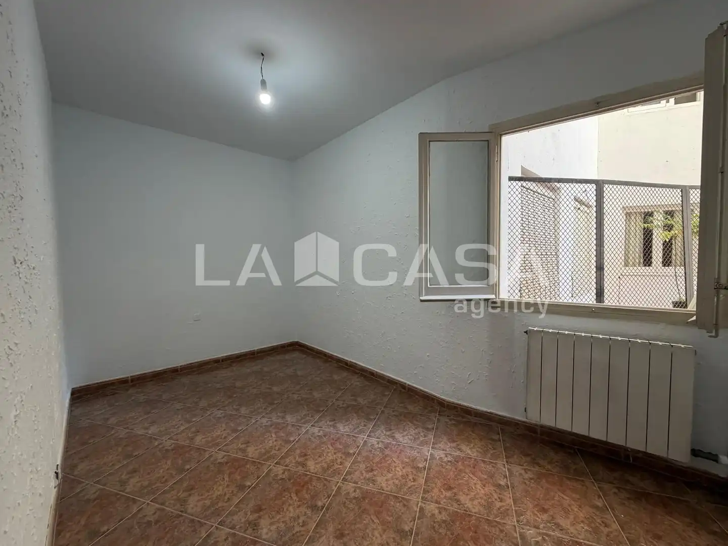 Wohnung zum Verkauf in Santa Coloma de Gramenet mit Heizung, Terrasse und Abstellraum