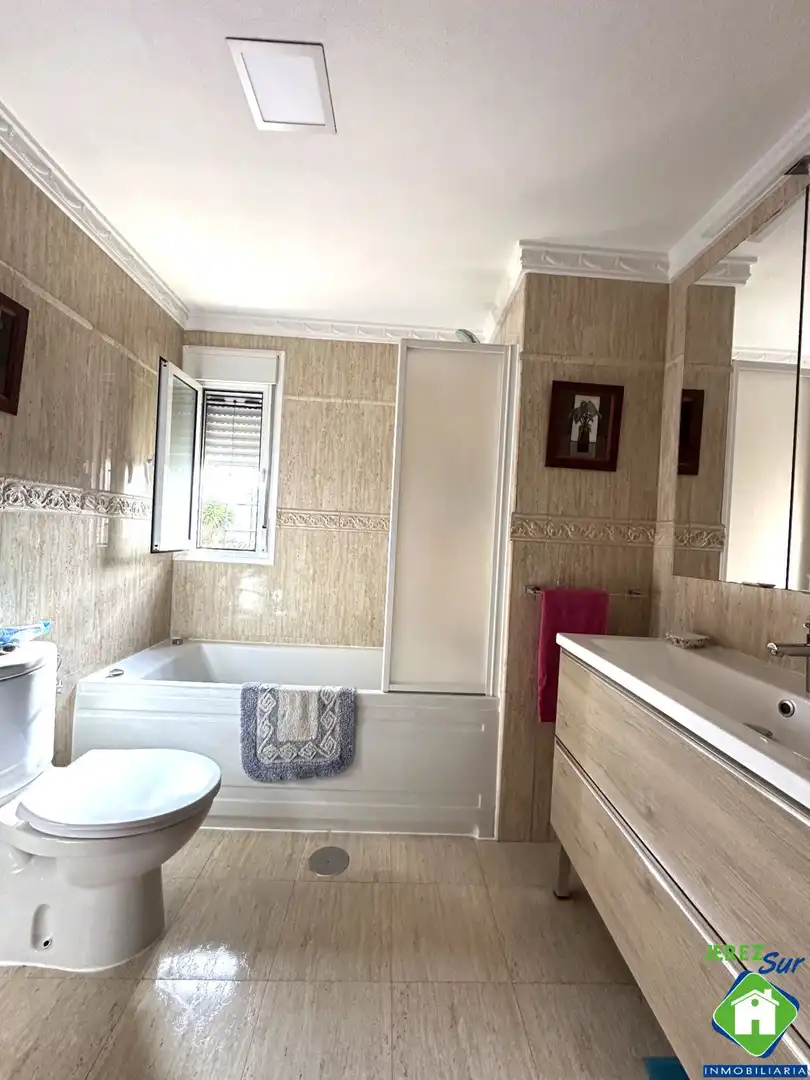 Bathroom of Detached homes for sale in Jerez de la Frontera  with Air Conditioner, Heating and Private garden