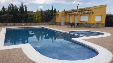 En venta o alquiler esta maravilla de chalet campo, está construido sobre una parcela regadio con pozo propio de 5.500m2 vallados,, imatge 2