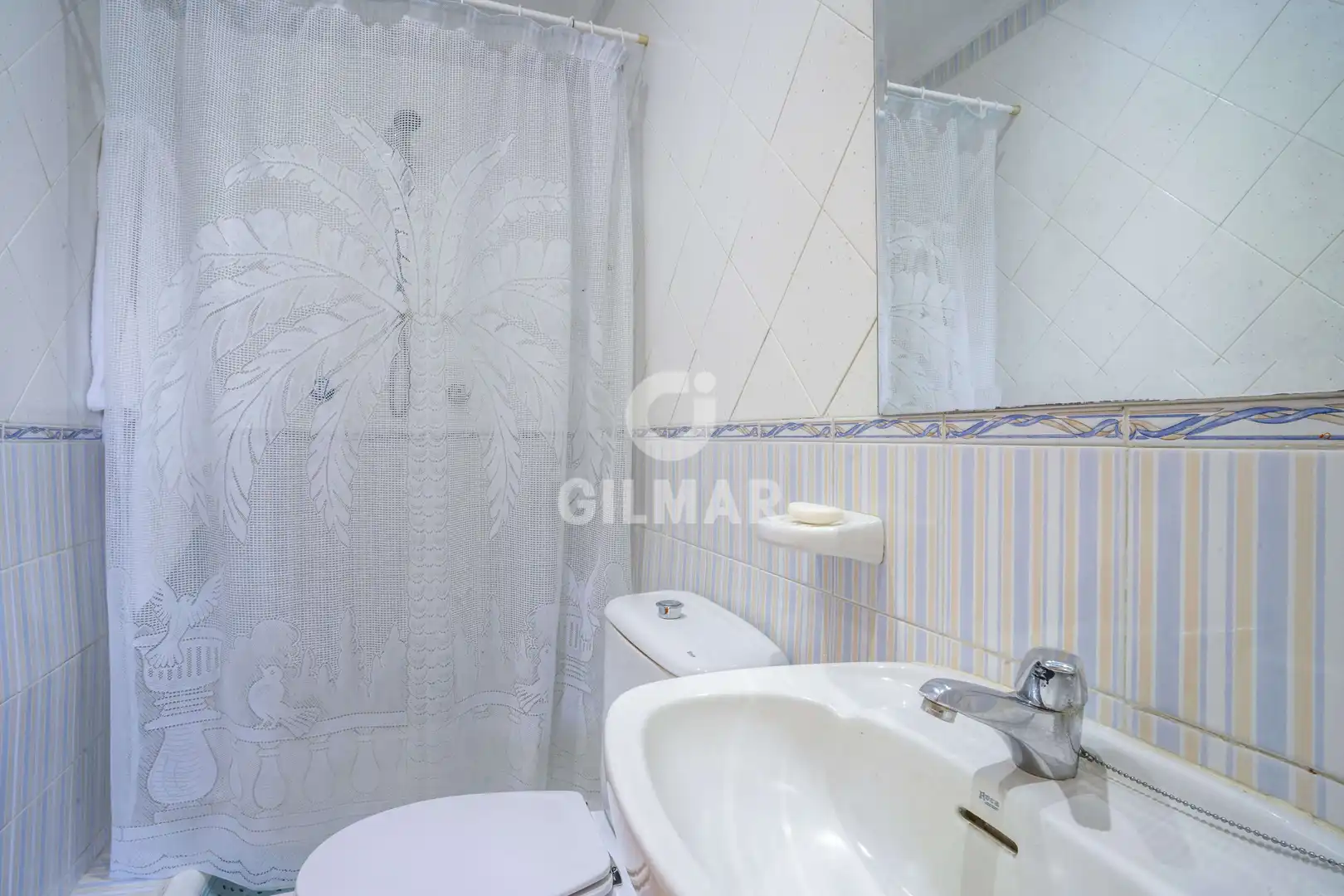 Bany de Casa o xalet en venda en Estepona amb Jardí privat i Piscina