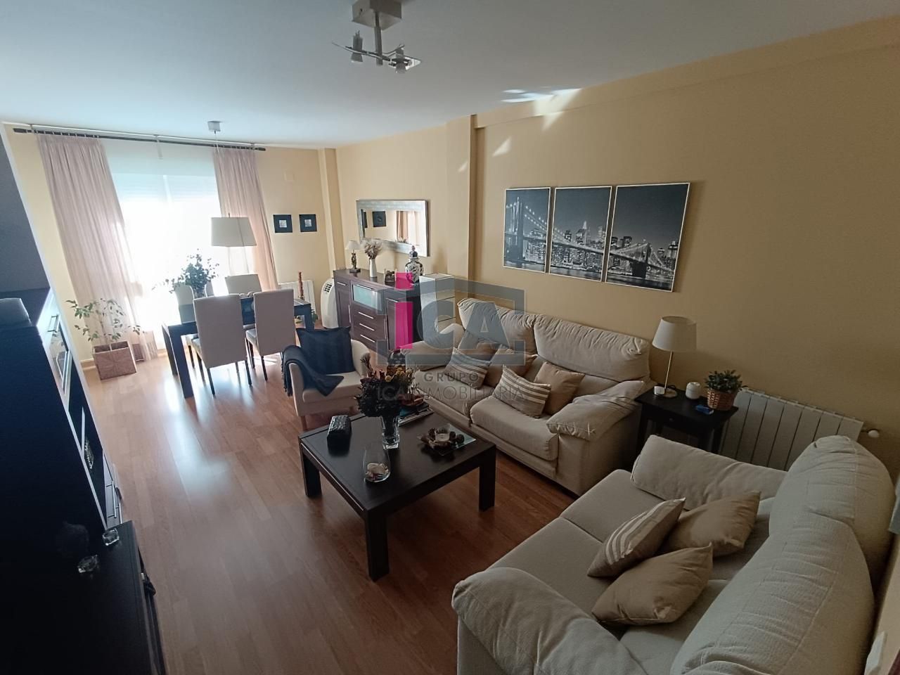 Sala de estar de Casa adosada en venta en Cáceres Capital con Calefacción y Piscina