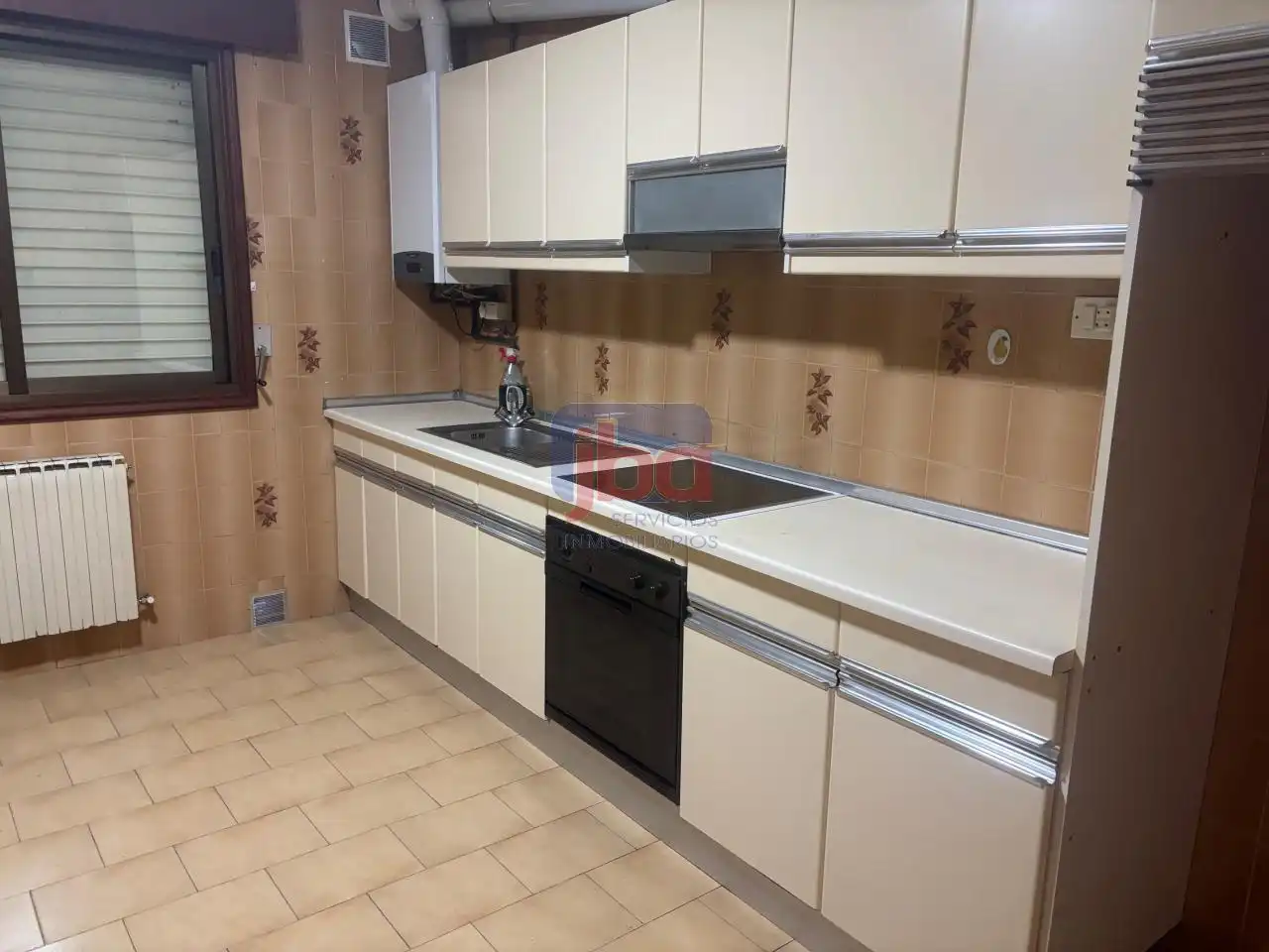 Cuina de Casa o xalet en venda en Ourense Capital  amb Calefacció, Jardí privat i Terrassa