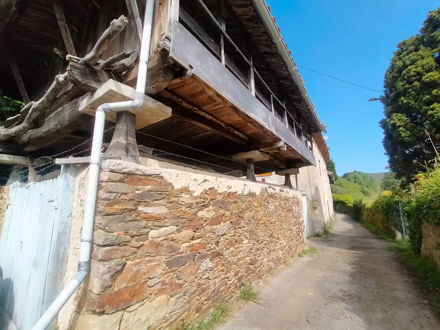Vista exterior de Finca rústica en venda en Cudillero amb Jardí privat, Terrassa i Traster