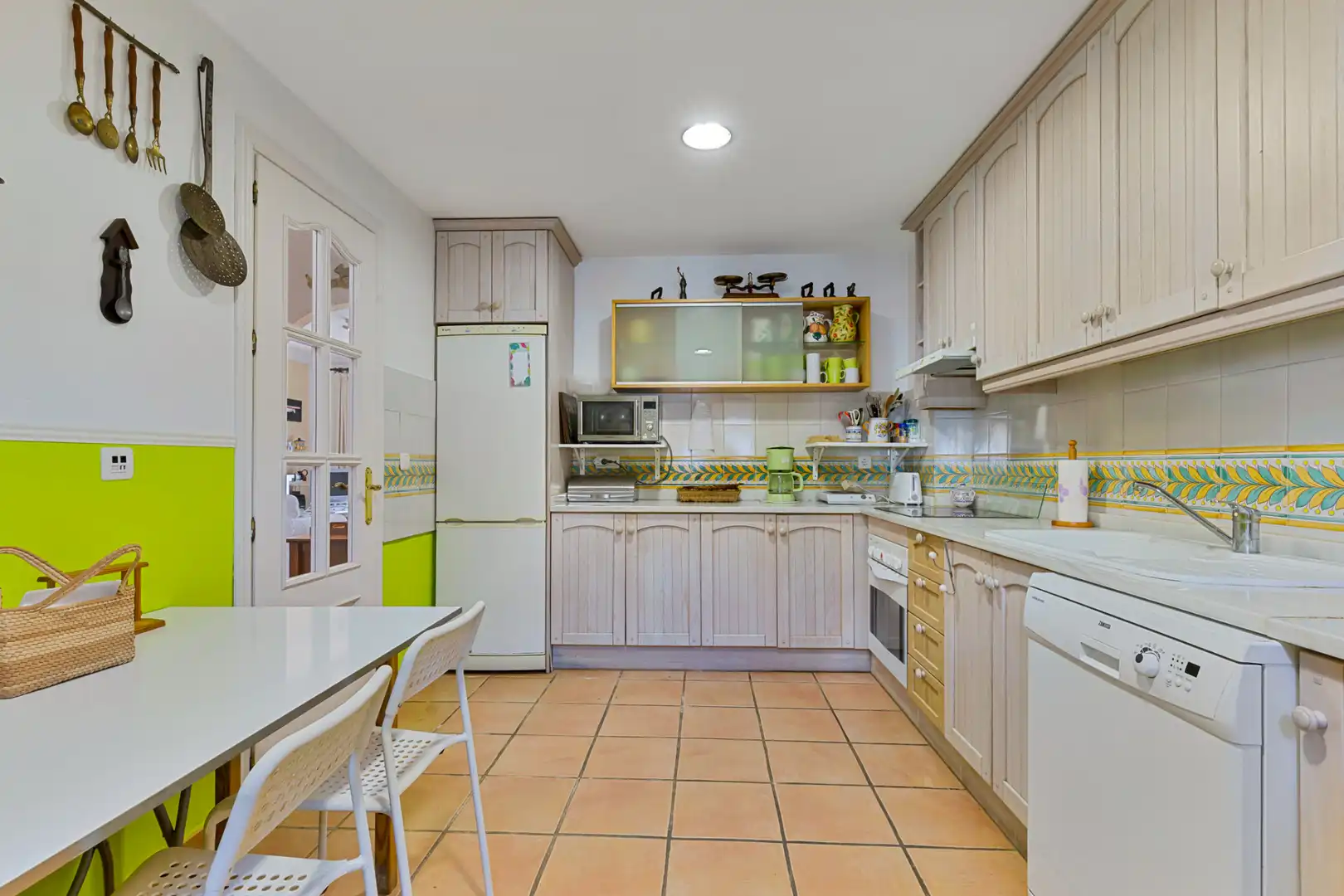 Cocina de Casa o chalet en venta en Marbella con Terraza y Piscina comunitaria