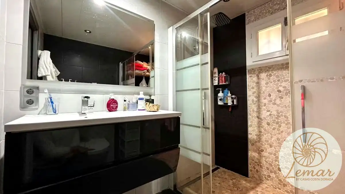 Baño de Casa o chalet en venta en Castelldefels con Jardín privado, Terraza y Piscina