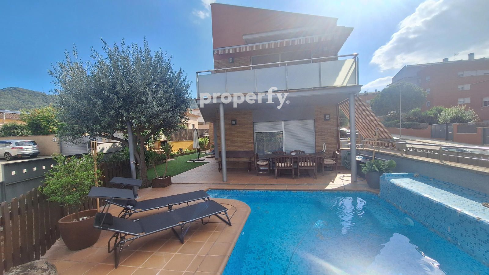 Vista exterior de Casa o xalet en venda en Montornès del Vallès amb Aire condicionat, Calefacció i Jardí privat