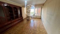Sala d'estar de Pis en venda en Burgos Capital amb Calefacció