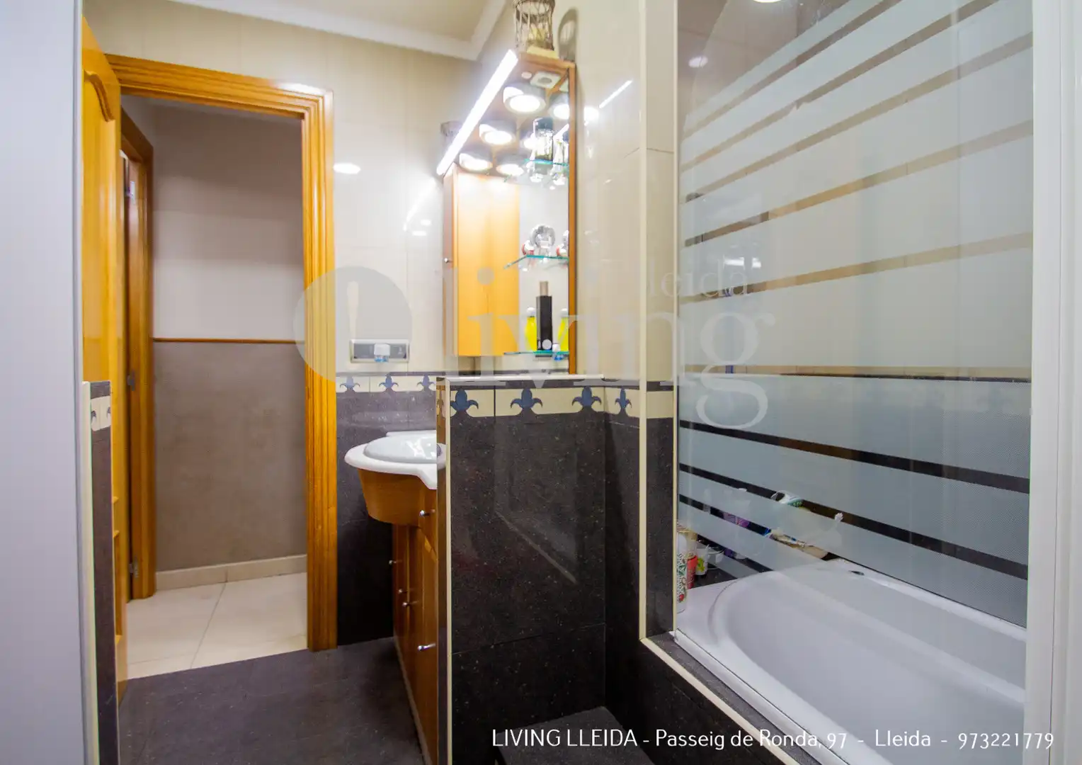Bathroom of Flat for sale in Lleida  with Air Conditioner, Heating and Furnished