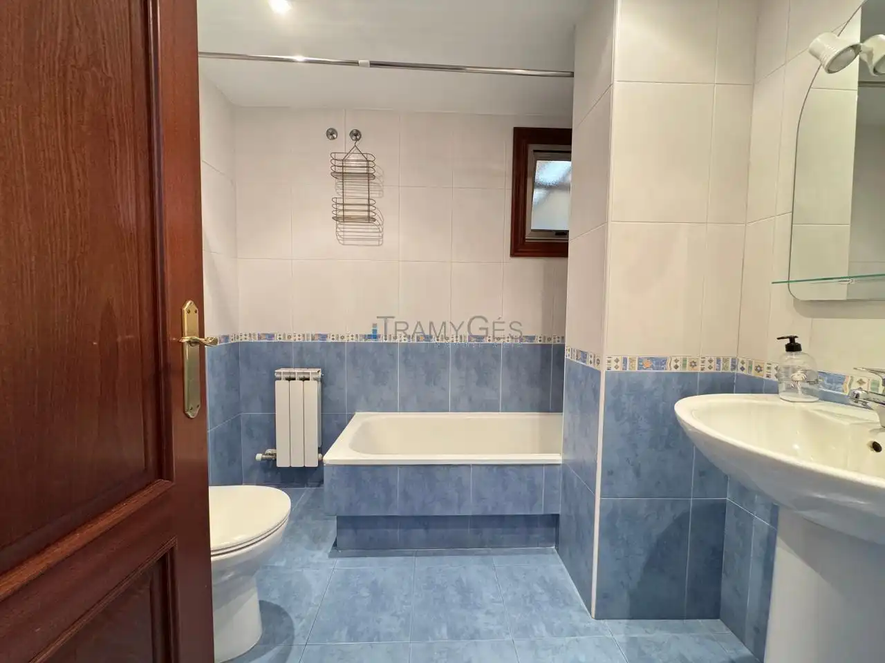 Bathroom of Flat for sale in Vigo   with Heating, Parquet flooring and Storage room