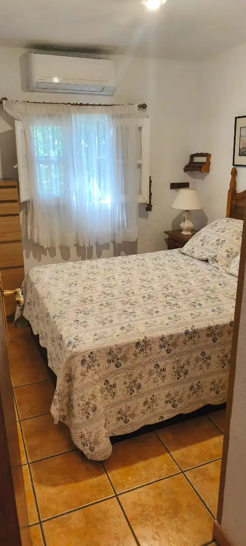 Dormitori de Casa o xalet en venda en Cadrete amb Aire condicionat, Jardí privat i Terrassa
