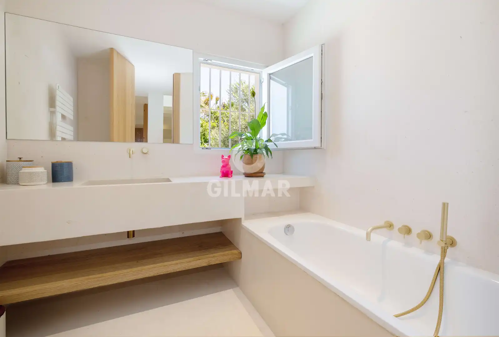 Baño de Casa adosada en venta en Marbella con Calefacción, Jardín privado y Piscina