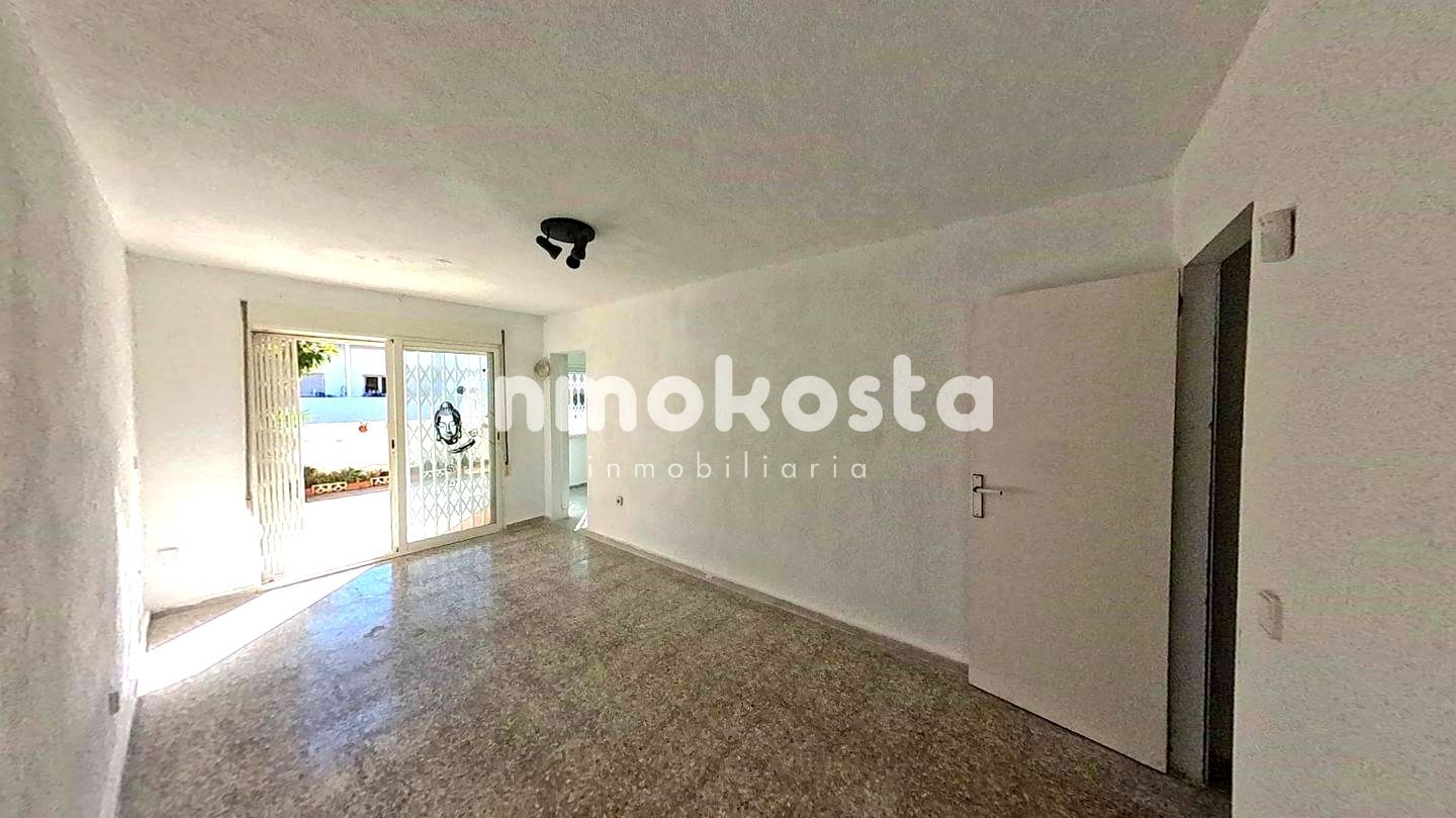 Vista exterior de Planta baixa en venda en L'Alfàs del Pi amb Terrassa i Piscina comunitària