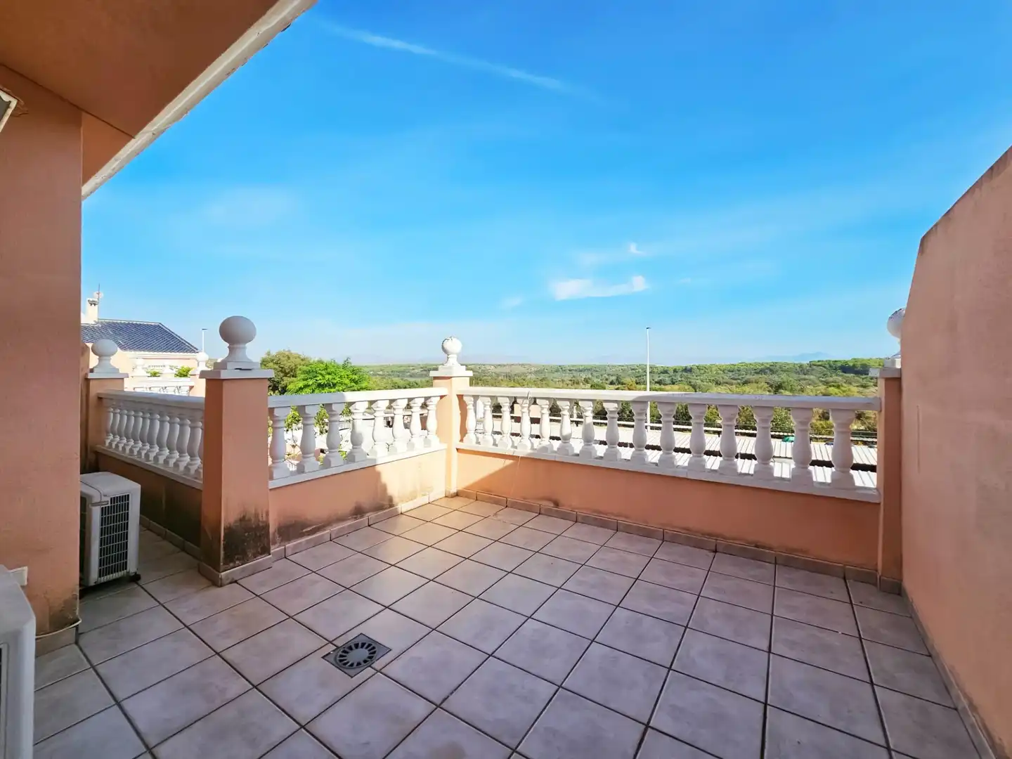 Bungalow amb terrassa en venda a Avenida CARABASI DEL 9
