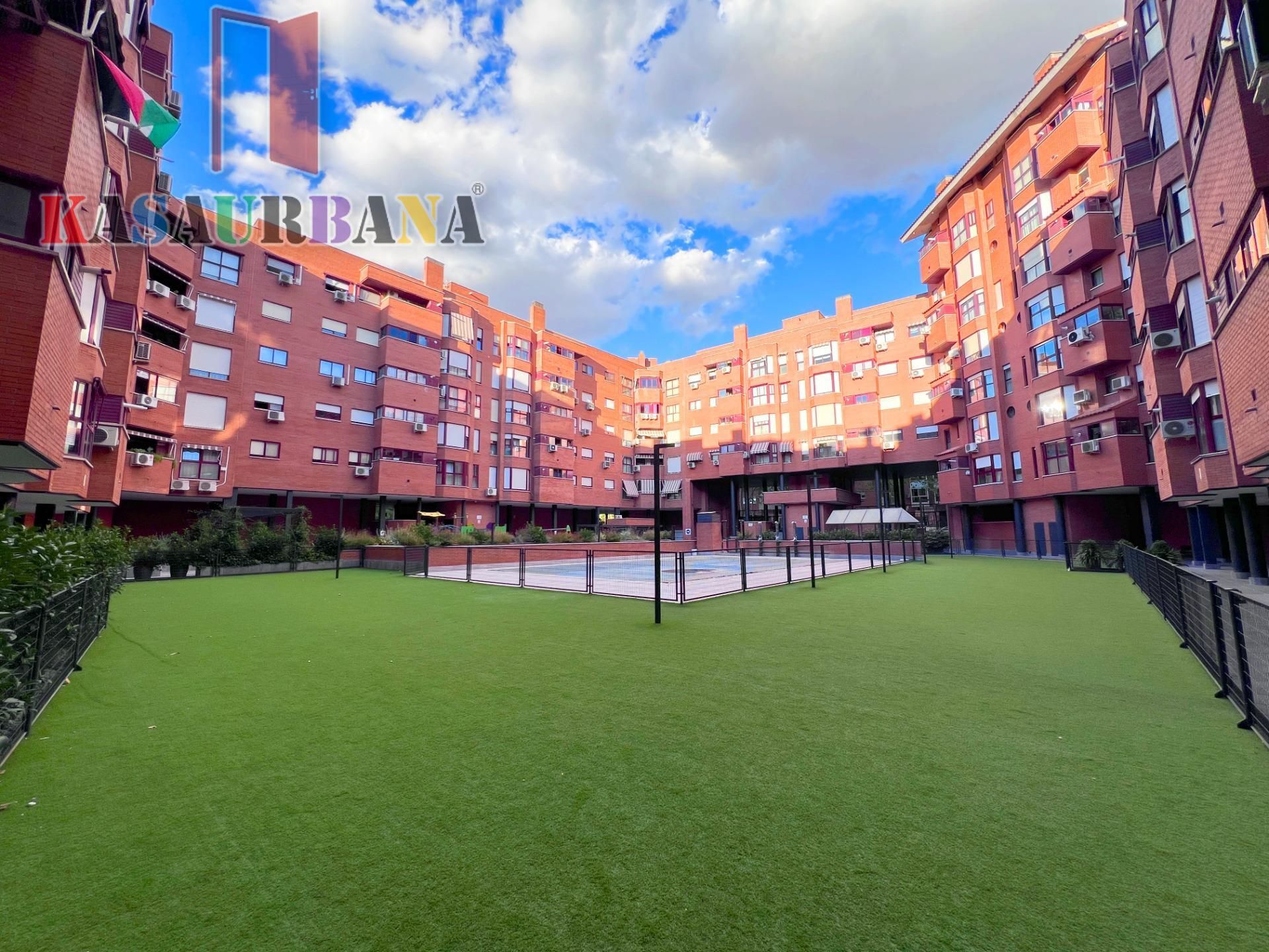 Exterior view of Flat for sale in Alcorcón  with Air Conditioner, Heating and Storage room