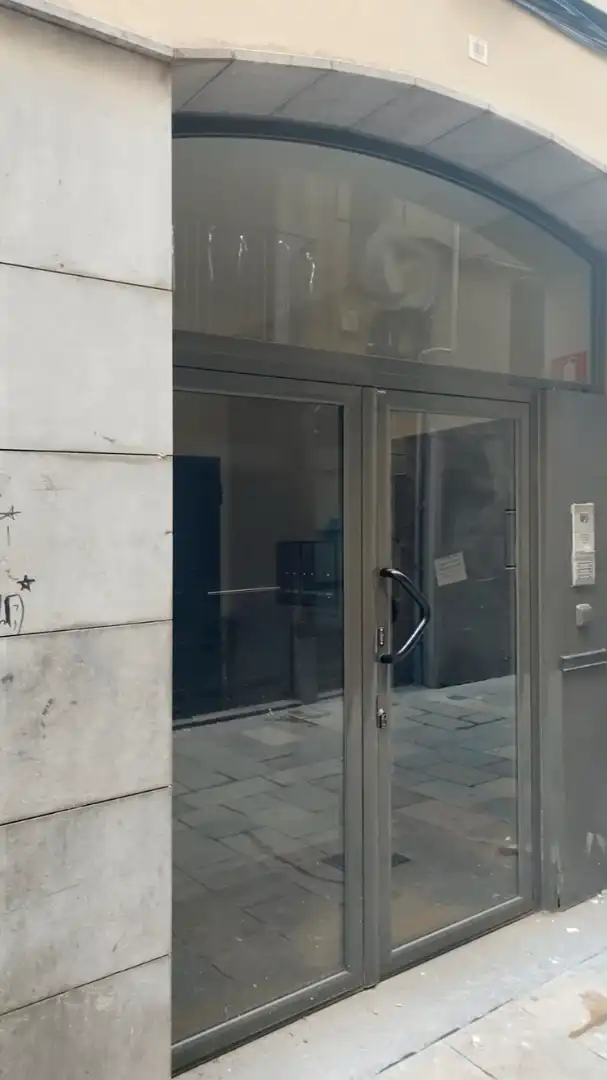 Piso en venta en Barcelona con Calefacción y Horno