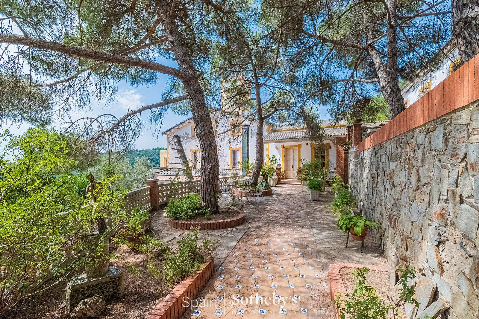 Vista exterior de Casa o xalet en venda en Barcelona amb Aire condicionat, Calefacció i Jardí privat