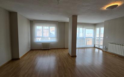 Living room of Flat to rent in Valladolid Capital  with Heating, Parquet flooring and Oven