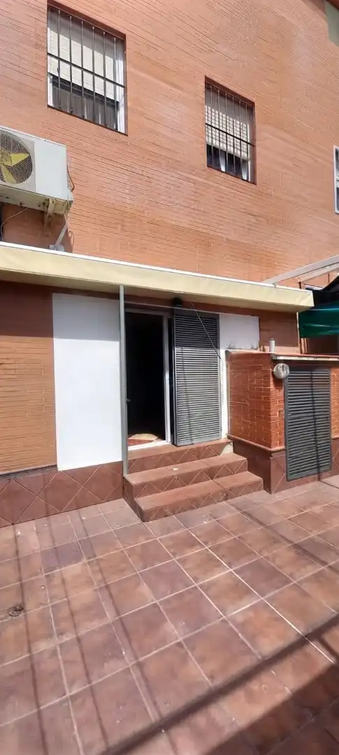 Außenansicht von Maisonette zum Verkauf in Sevilla mit Klimaanlage