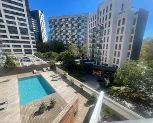 Swimming pool of Flat for sale in  Barcelona Capital  with Air Conditioner, Heating and Private garden