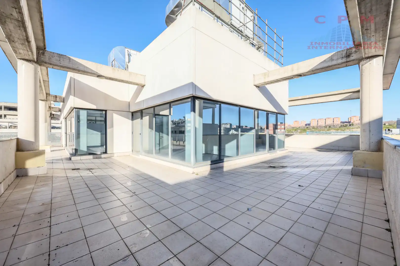 Terrasse von Gebäude zur Miete in Madrid mit Alarm