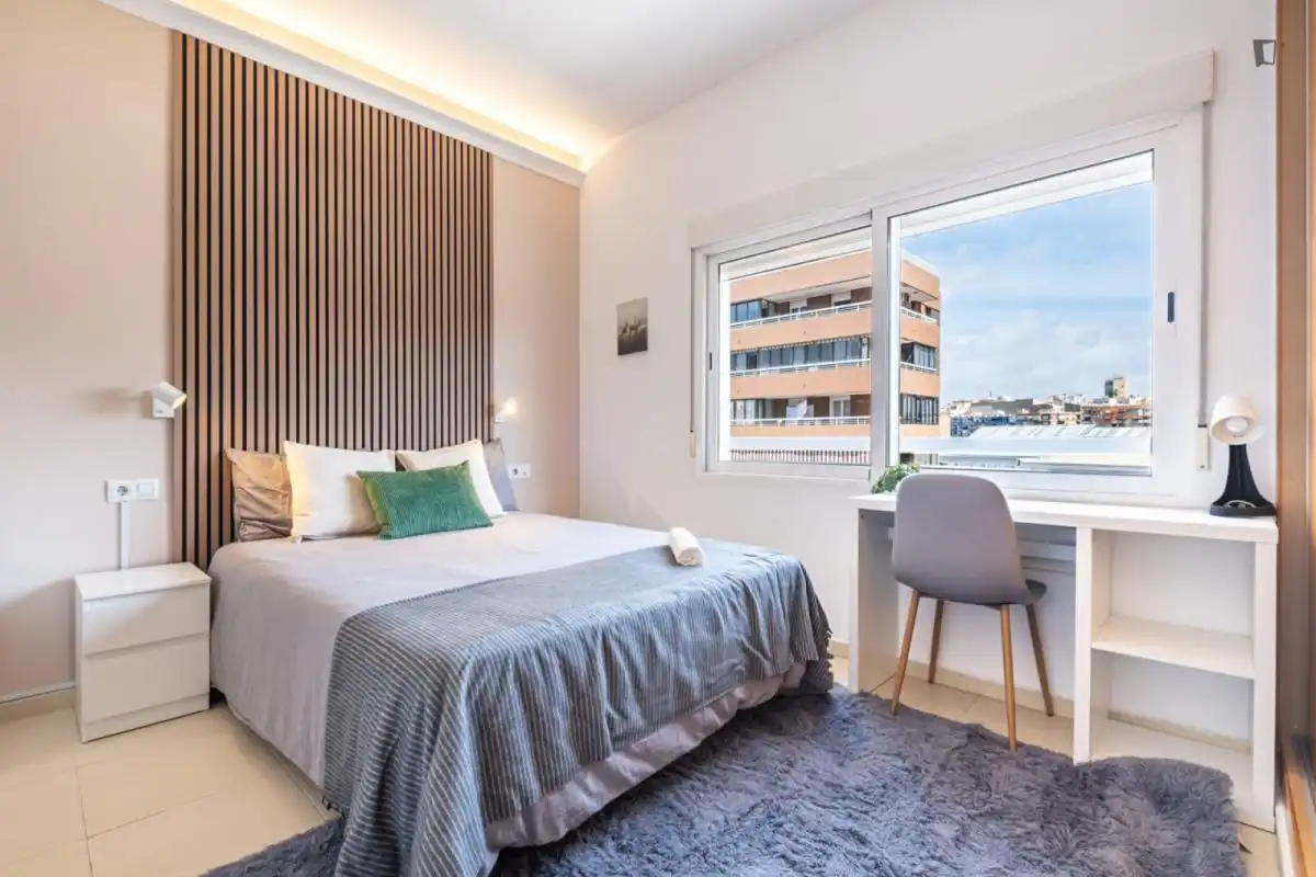 Dormitori de Apartament per a compartir en Alicante / Alacant amb Moblat, Forn i Rentadora