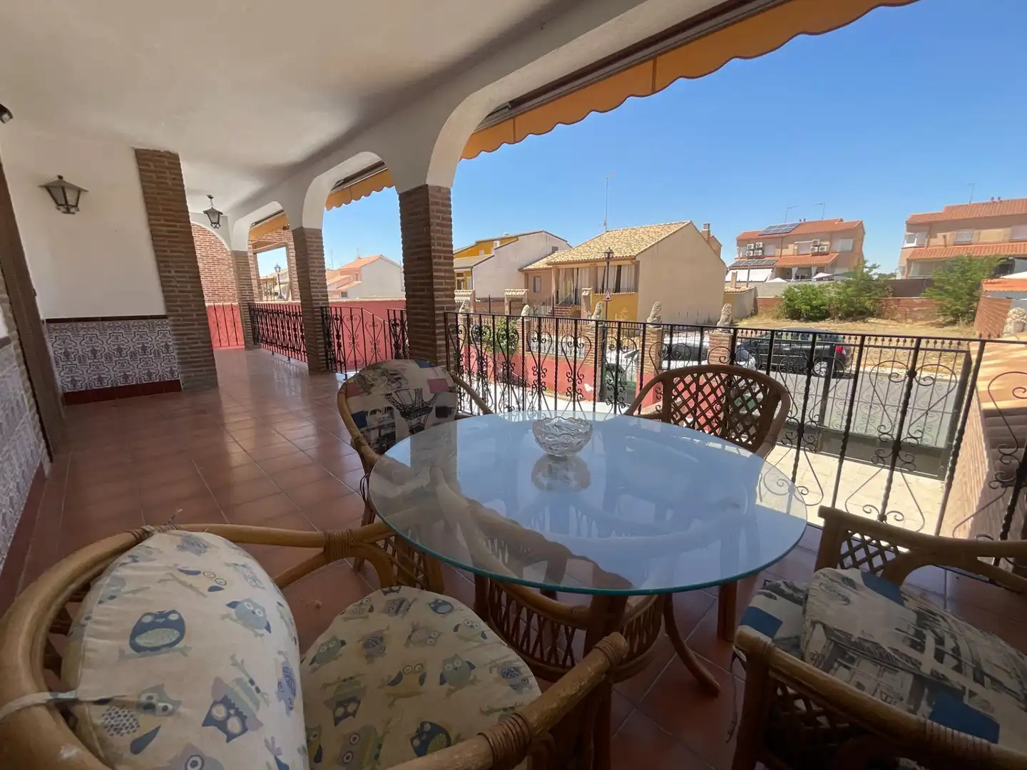 Terrasse von Einfamilien-Reihenhaus zum Verkauf in Villaluenga de la Sagra mit Klimaanlage und Heizung