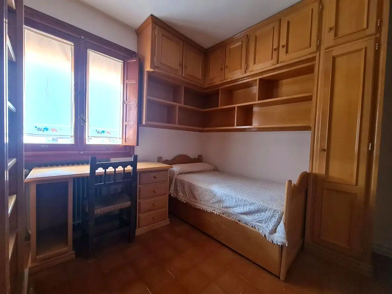 Habitación de Piso en venta en La Adrada  con Aire acondicionado, Terraza y Amueblado