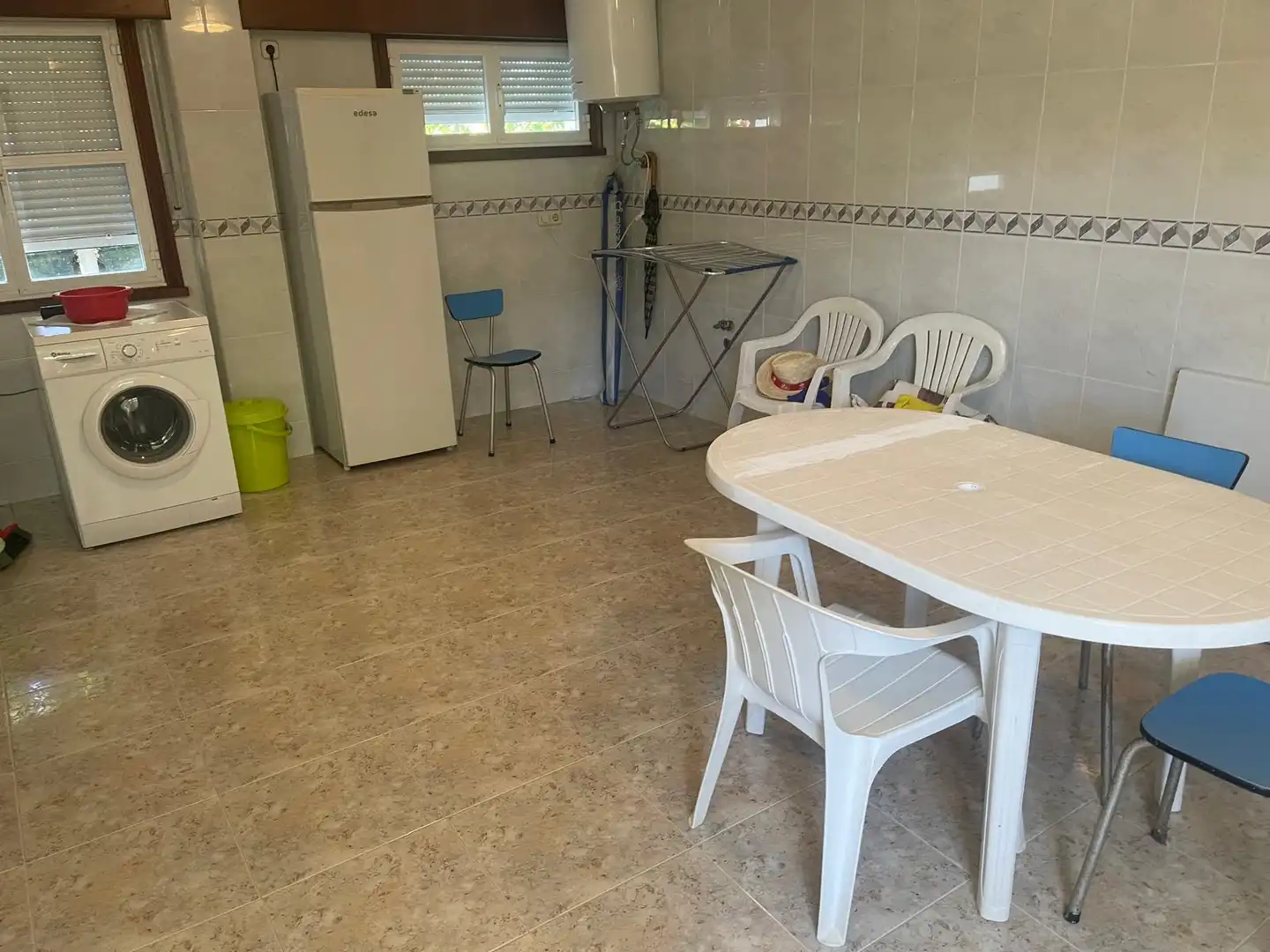 Cuina de Casa o xalet de lloguer en Oleiros amb Jardí privat, Moblat i Forn