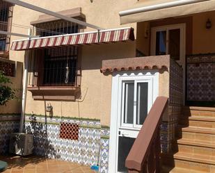 Exterior view of Single-family semi-detached to rent in Algeciras