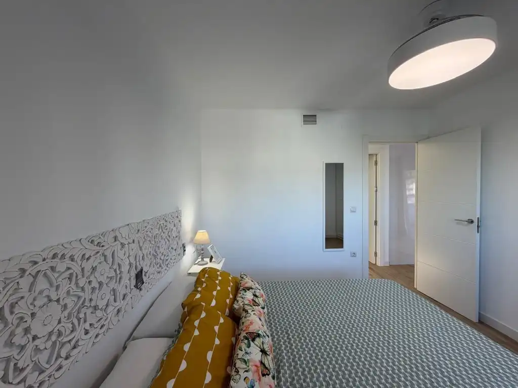 Dormitori de Apartament en venda en Torrevieja amb Aire condicionat, Jardí privat i Piscina