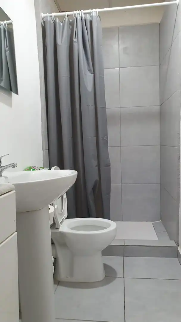 Badezimmer von Geschaftsraum zur Miete in Valencia mit Klimaanlage