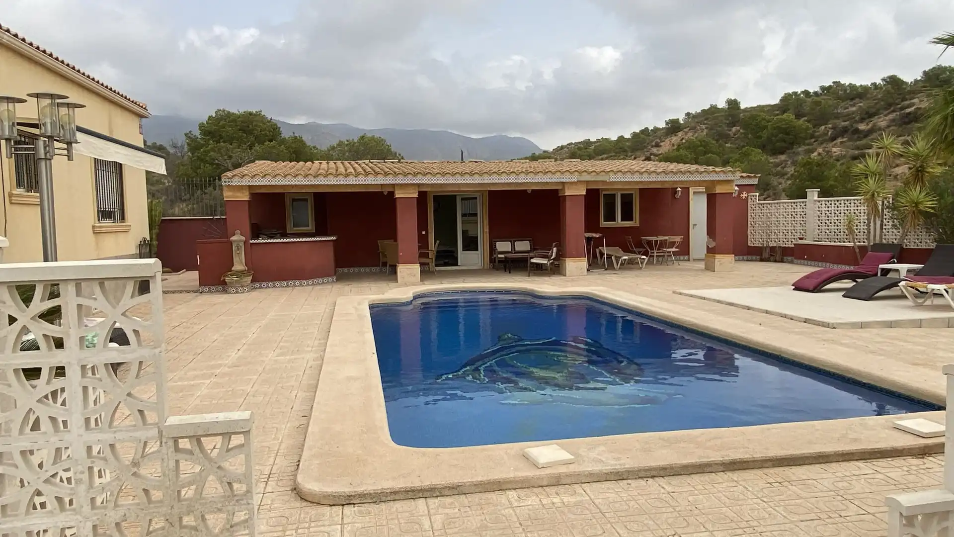 Casa rústica amb piscina en venda a Crevillent