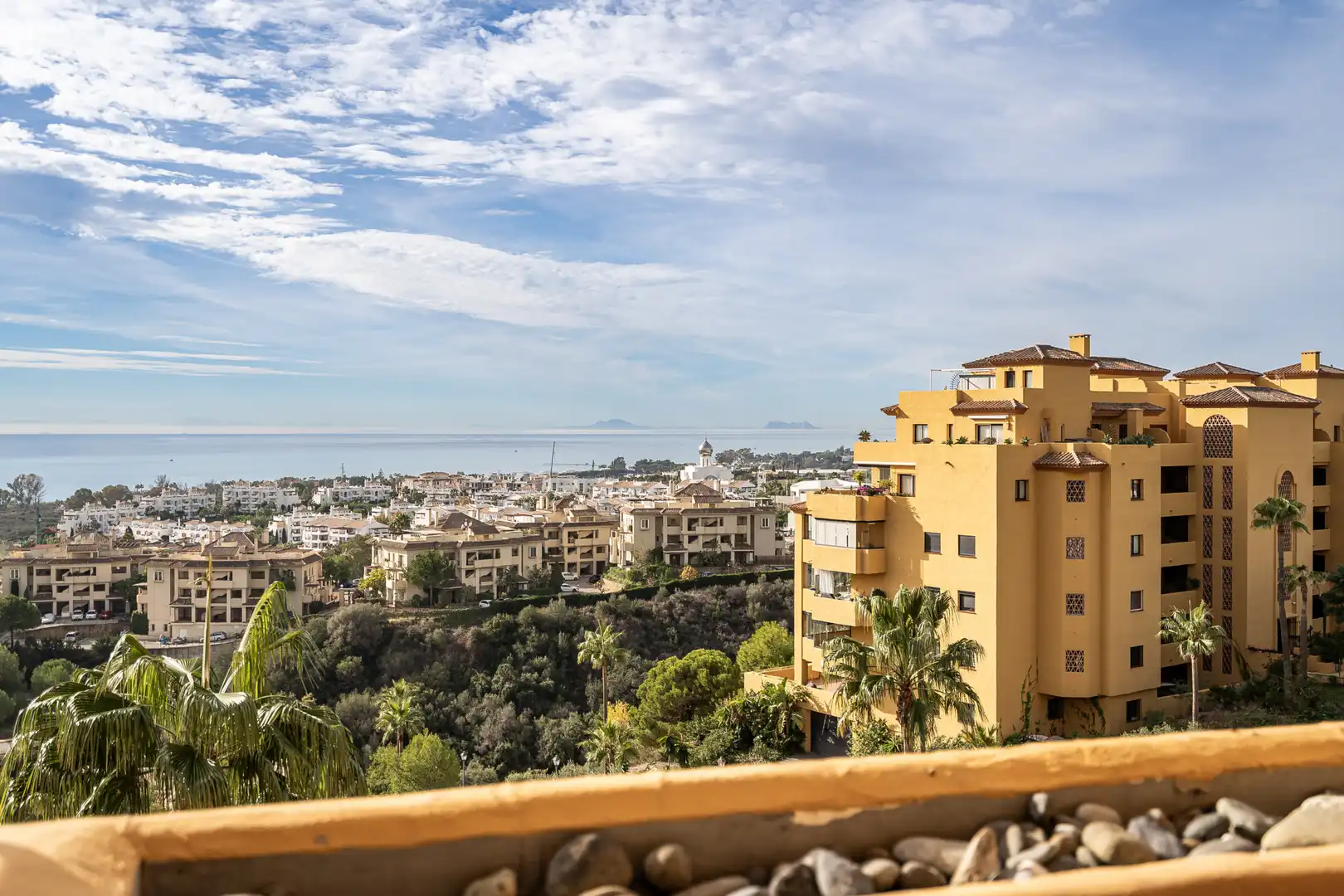 Außenansicht von Maisonette zur Miete in Estepona mit Klimaanlage, Heizung und Terrasse