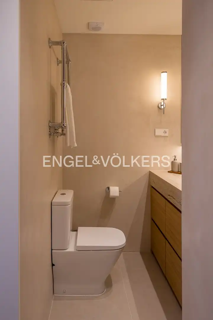 Badezimmer von Wohnung zur Miete in Madrid mit Klimaanlage, Heizung und Terrasse