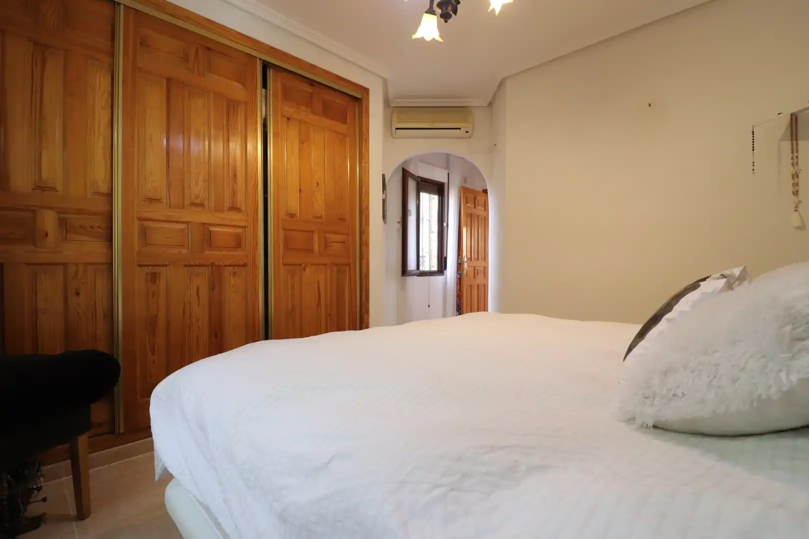 Dormitori de Casa o xalet en venda en Daya Vieja amb Terrassa i Traster